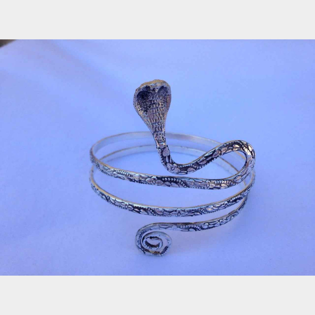 Adjustable Snake Arm Cuff in White Metal - Striking & Versatile Fashion Statement