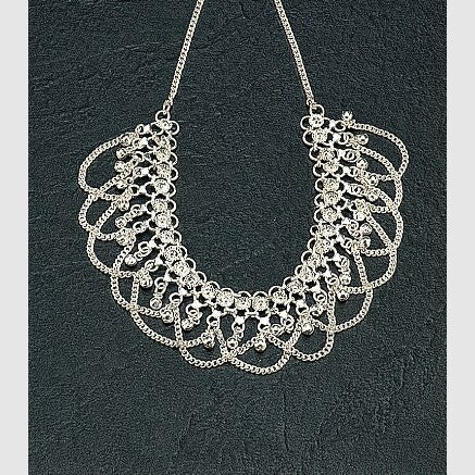 Silver Loop Design White Metal Alloy Necklace - Stylish Modern Accessory - Apparel & Accessories > Jewelry > Necklaces