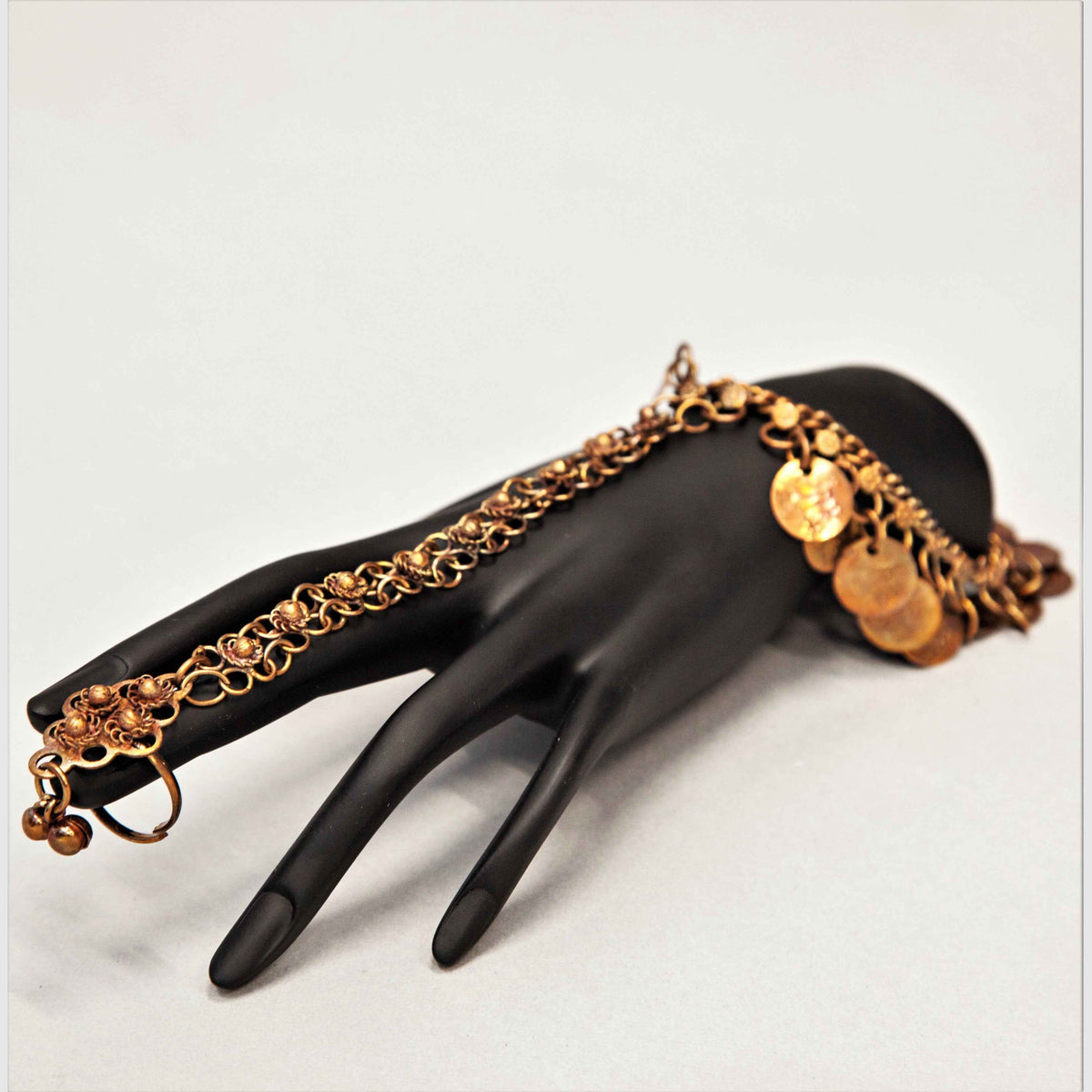 One-Ring Bracelet: A Singular Style Statement
