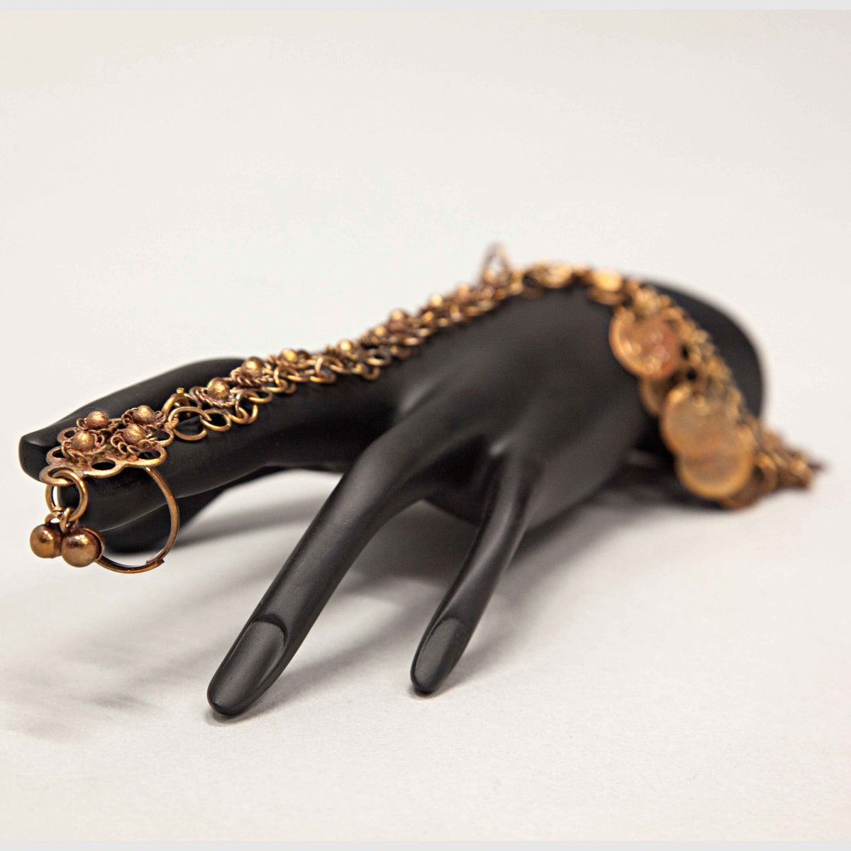 One-Ring Bracelet: A Singular Style Statement