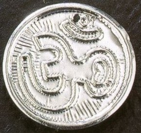 White Metal Coins with Om Design (Approx 100 pcs) - Apparel & Accessories > Jewelry > Charms & Pendants - Bellbazaar.com - JW102