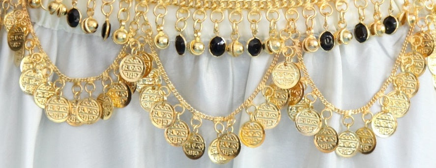 White Metal Necklace with Stunning Glass Charms - Mesmerizing & Luxurious Accessory