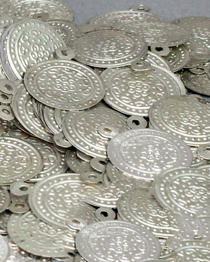Traditional Large White Metal Coins (Set of 100) - Ideal for Collectors & Crafters